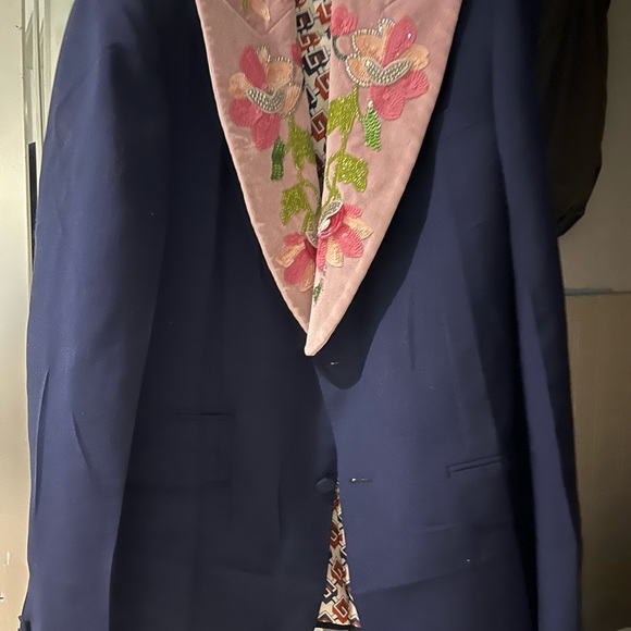 Authentic Gucci woman’s blazer. - Picture 6 of 14